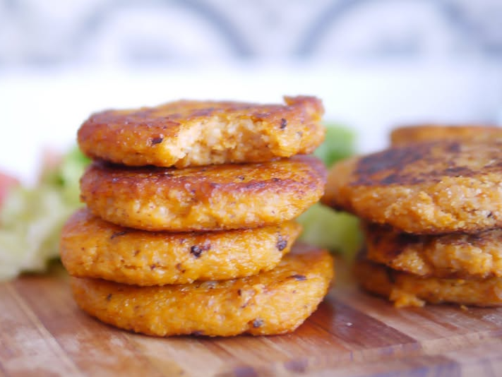 Hamburguesa de Pollo, Arroz Yamani y Zapallitos