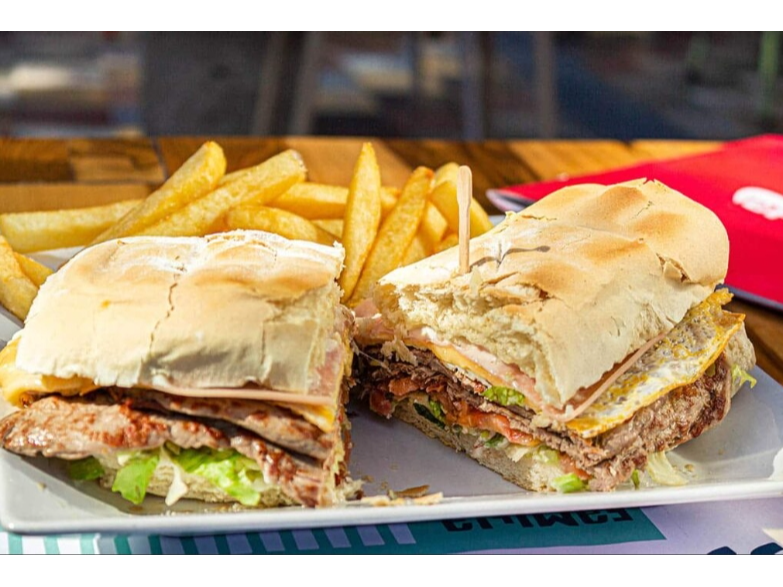 lomito americano de Gaucho Burger Catamarca