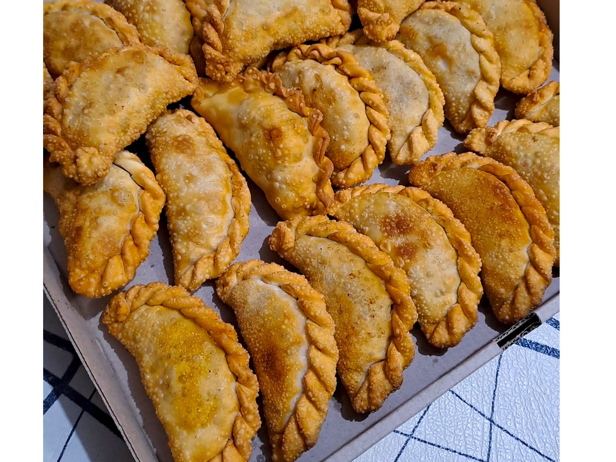 Empanada de Jamon y queso de ANTOJOS