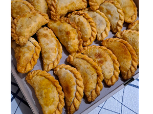 Empanada de Jamon y queso de ANTOJOS