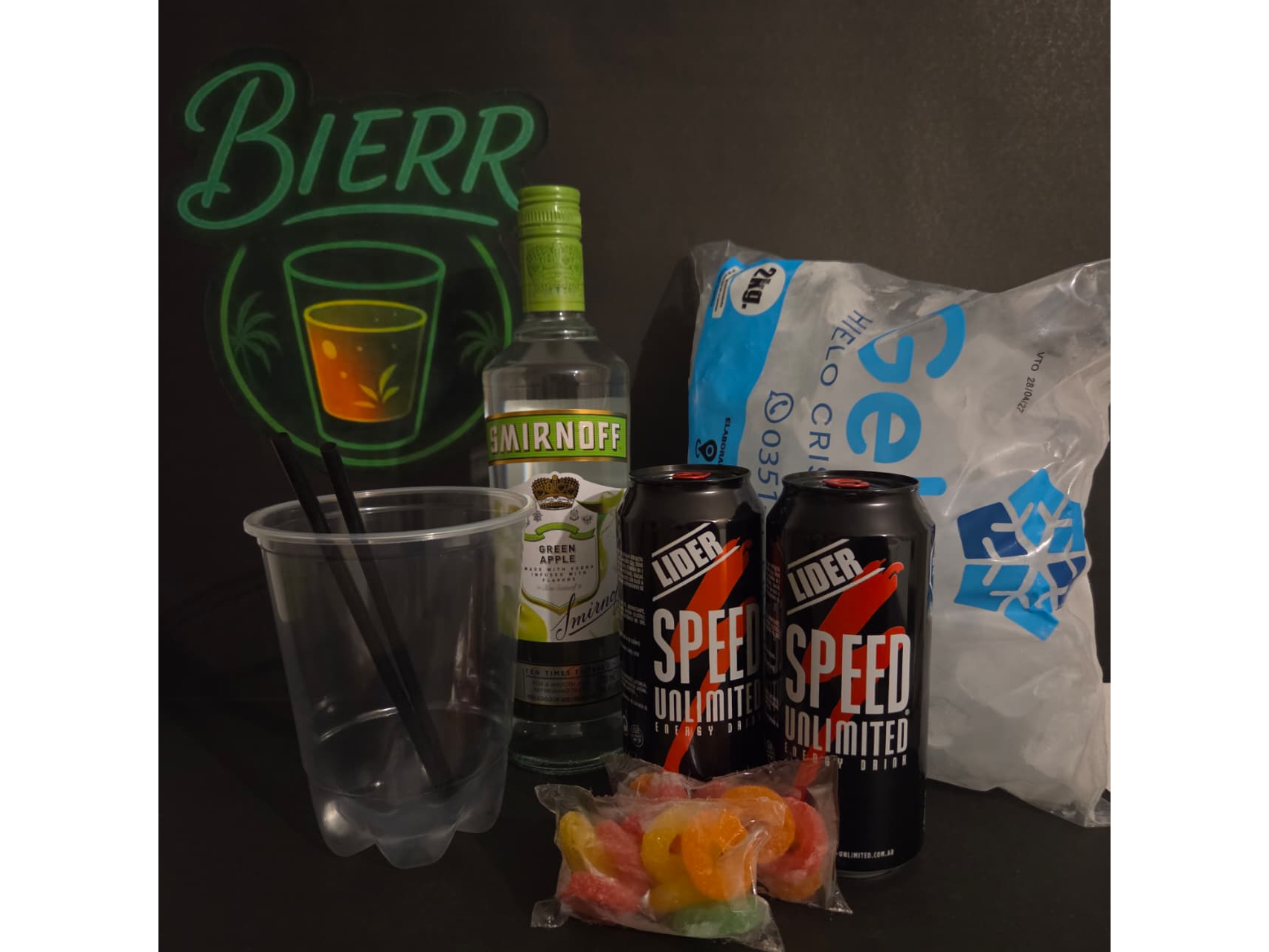 SMIRNOFF MANZANA VERDE + 2 ENERGIZANTES