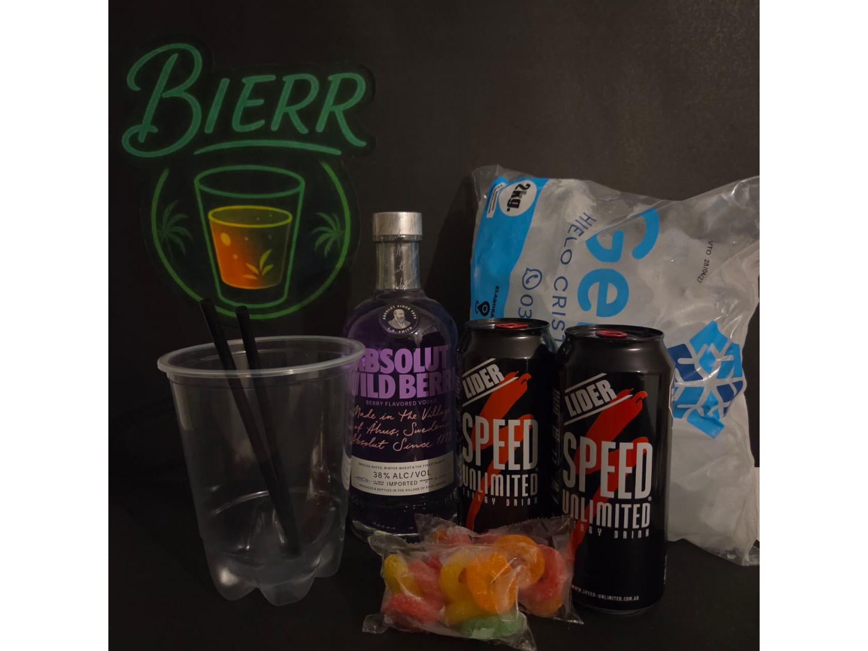 ABSOLUT UVA + 2 ENERGIZANTES