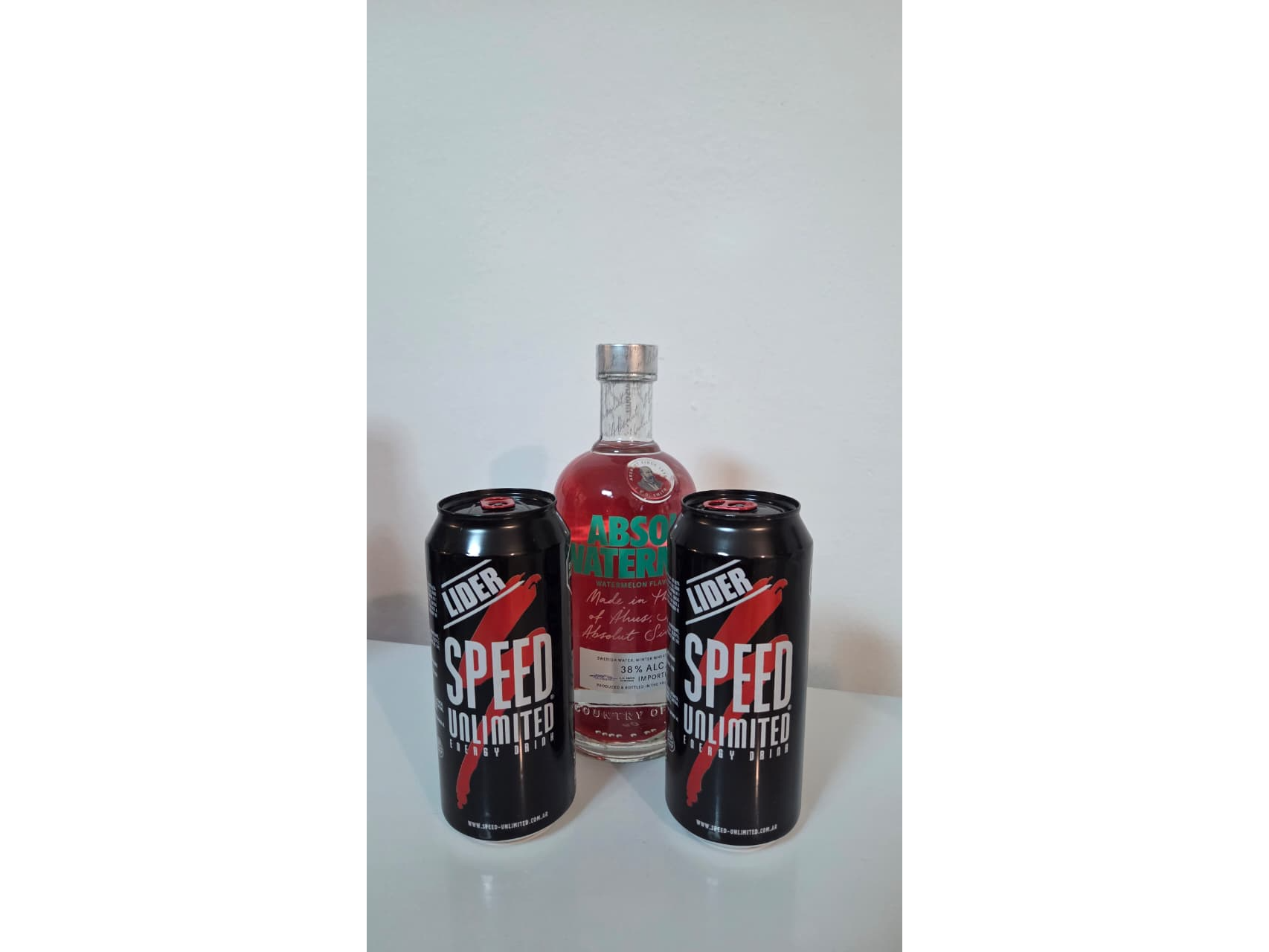 ABSOLUT SANDIA + 2 ENERGIZANTES (SIMPLE)