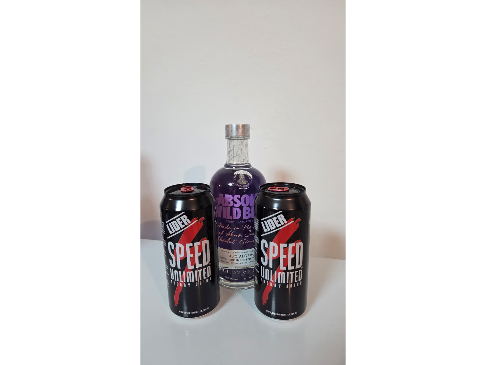 ABSOLUT UVA + 2 ENERGIZANTES (SIMPLE)