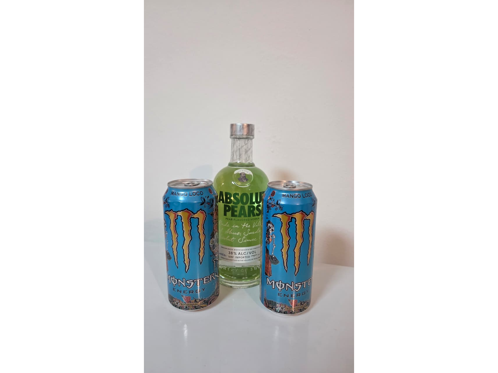 ABSOLUT PERA + 2 ENERGIZANTES (SIMPLE)