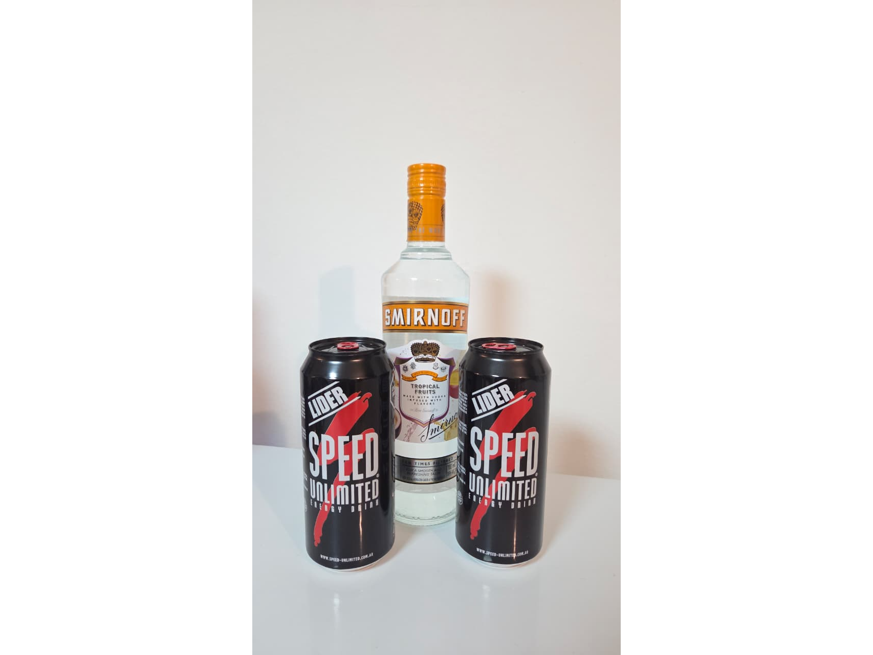 SMIRNOFF FRUTOS TROPICALES + 2 ENERGIZANTES (SIMPLE)