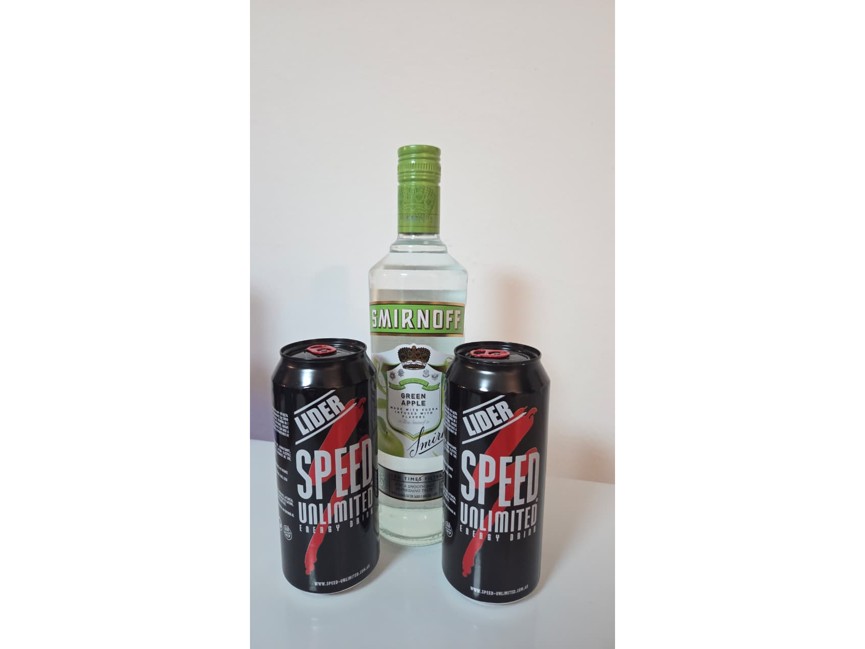 SMIRNOFF MANZANA VERDE + 2 ENERGIZANTES (SIMPLE)