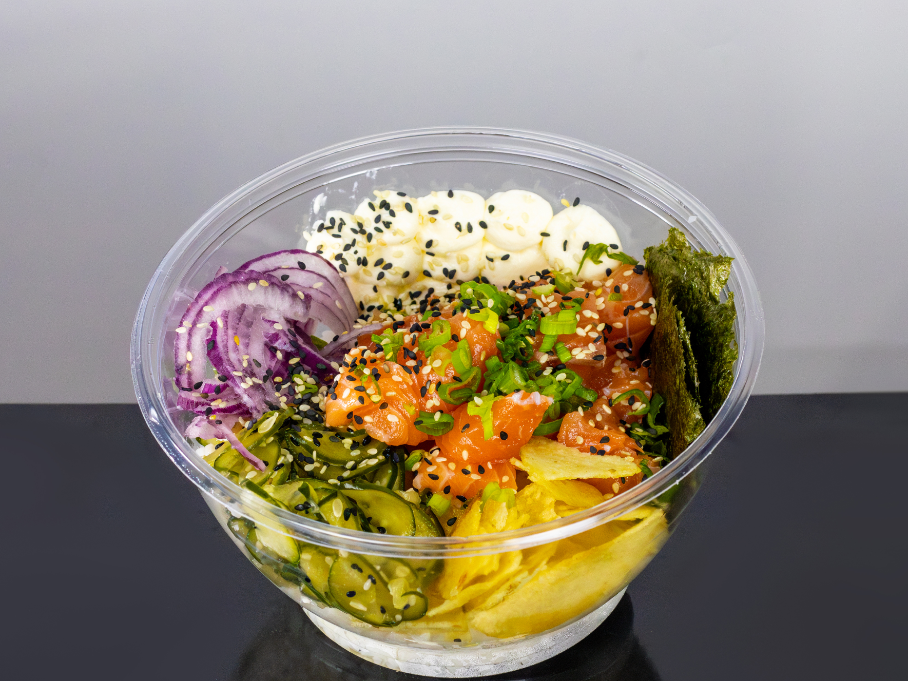 POKE SALMÓN CRUDO de Nori oriental