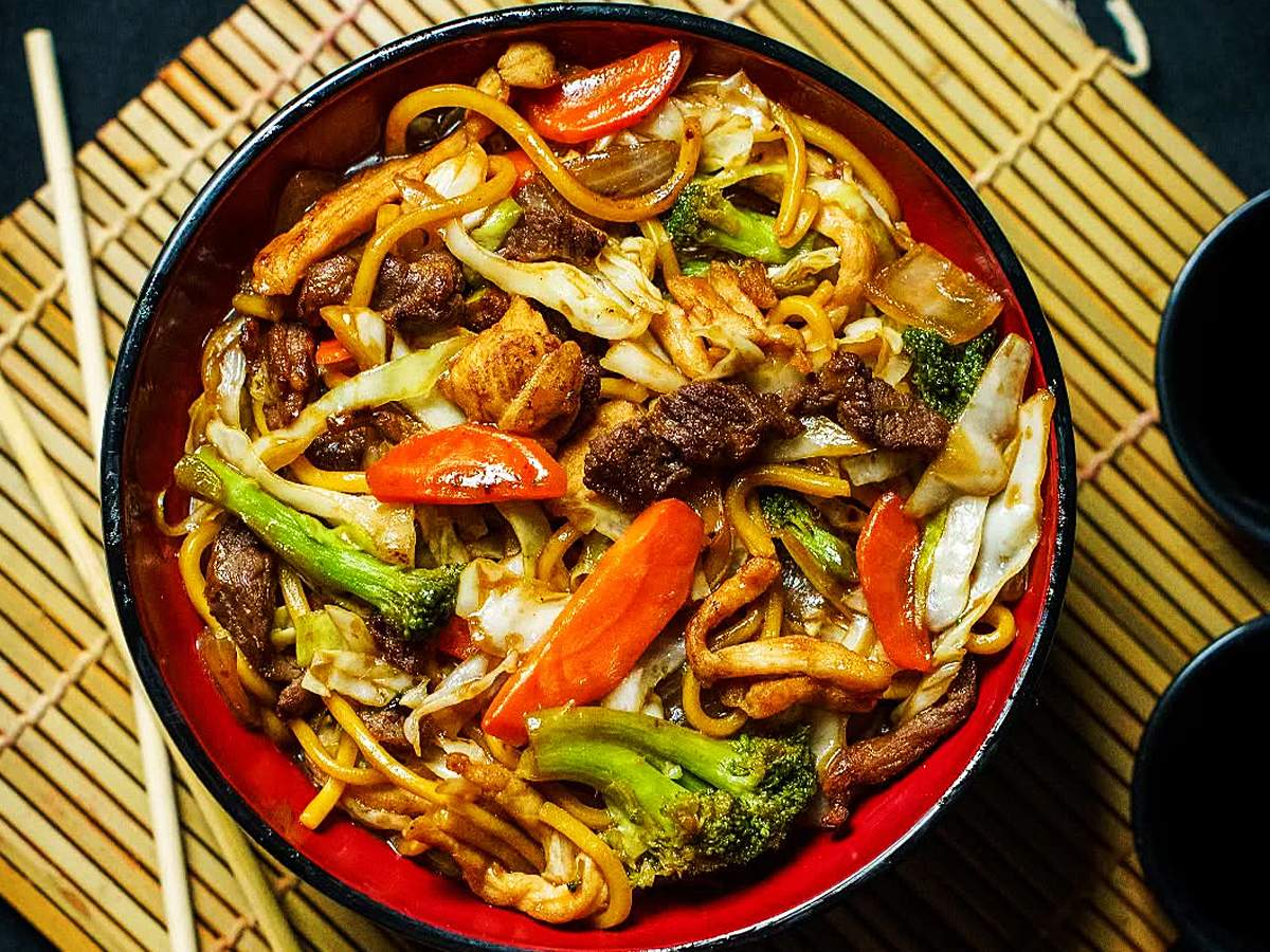 Yakissoba pollo y carne