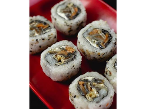 Salmón skin roll de nakapoke sushi
