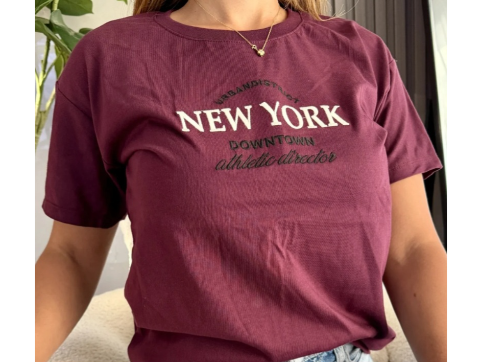 REMERA BORDADA NEW YORK BORDO
