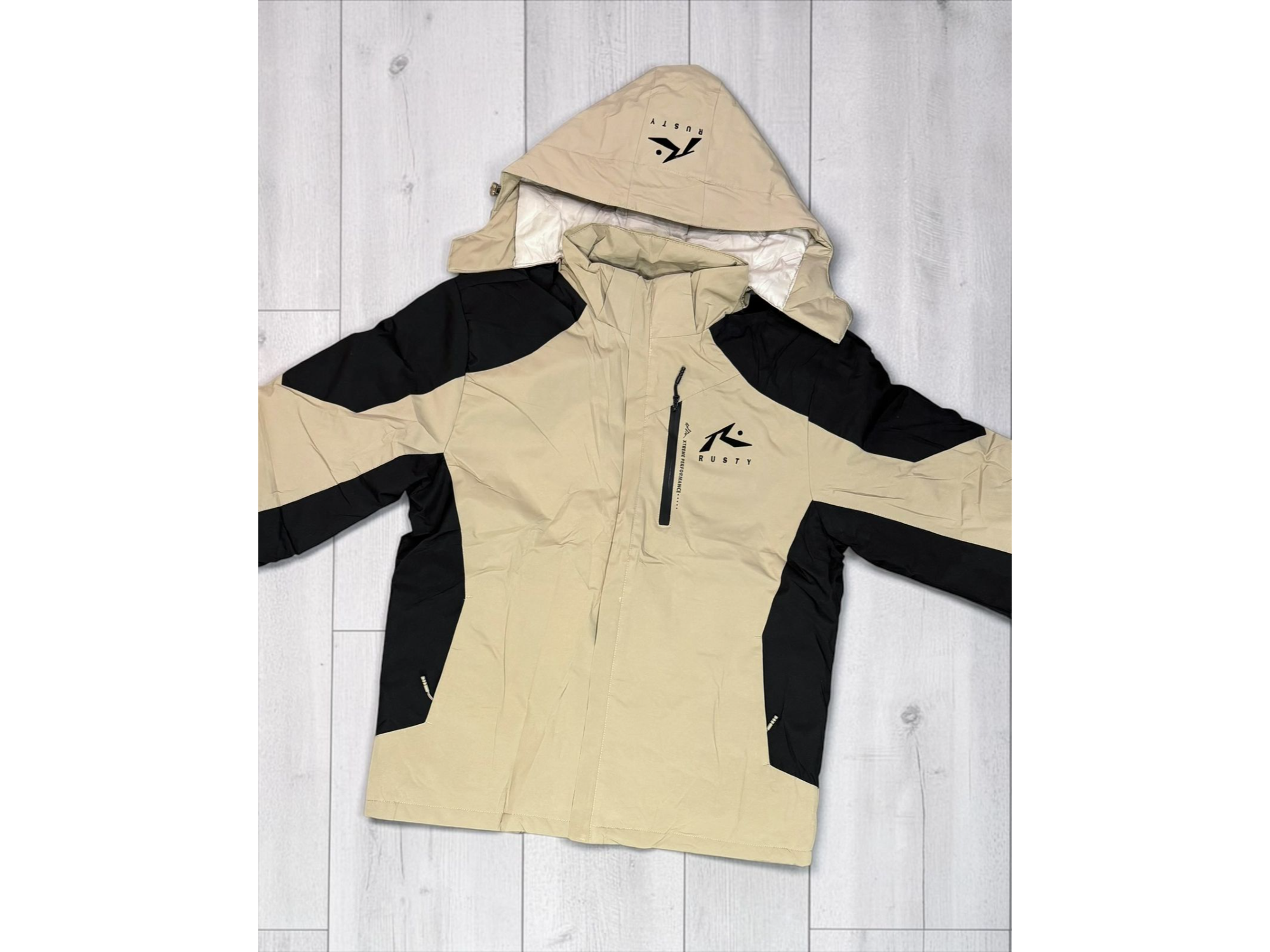 CAMPERA RUSTY ROMPE VIENTO IMPORTADA