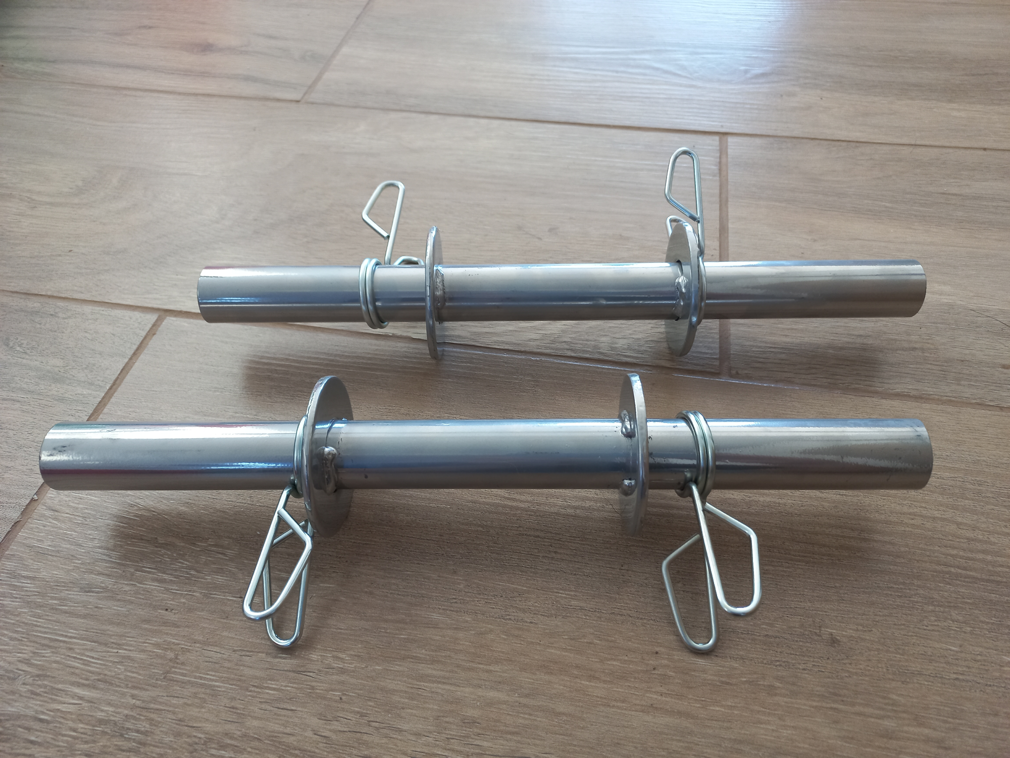 Par de Mancuernas Hueca con topes Tijera.