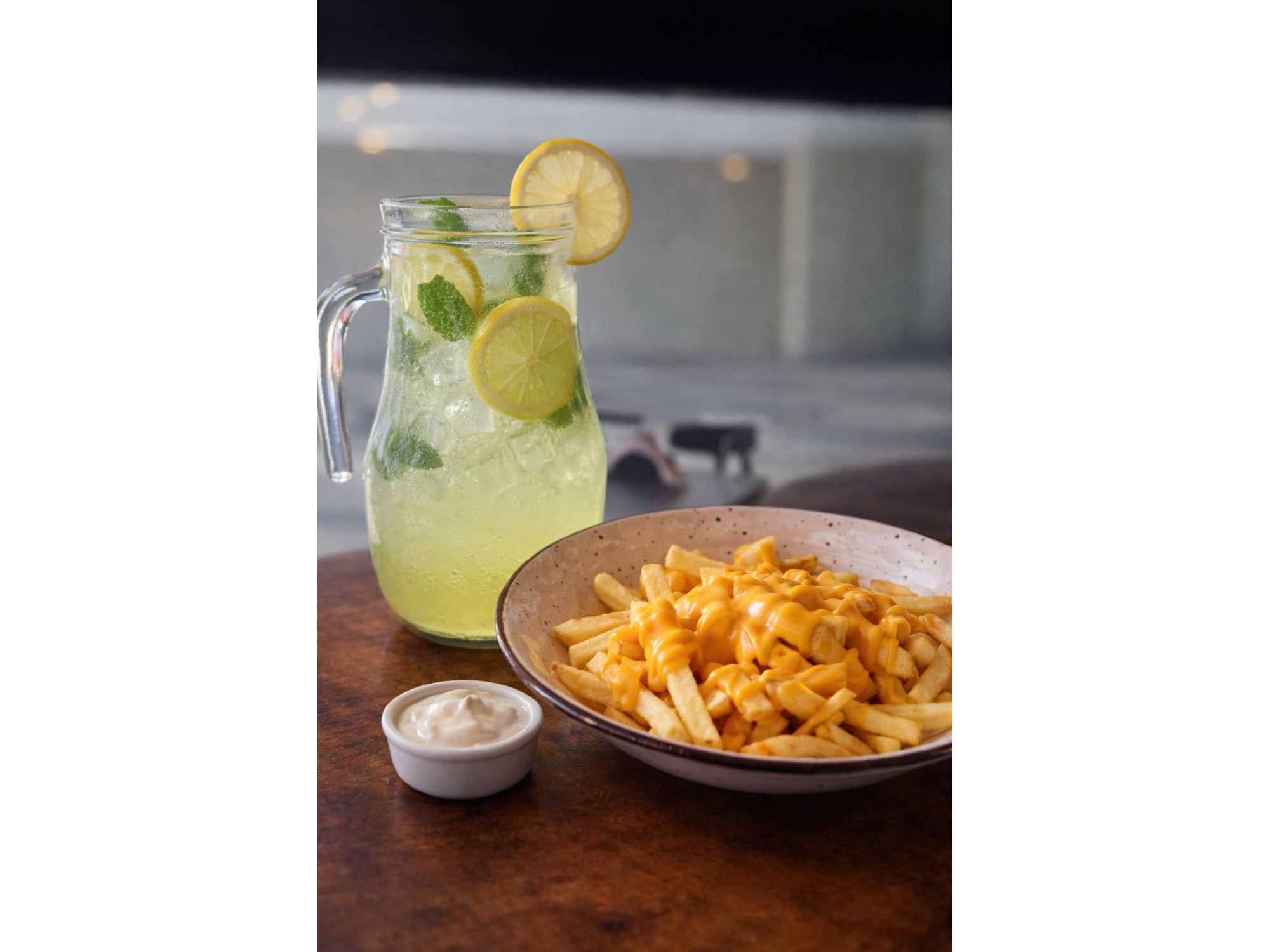 LIMONADA + FRITAS CON CHEDDAR