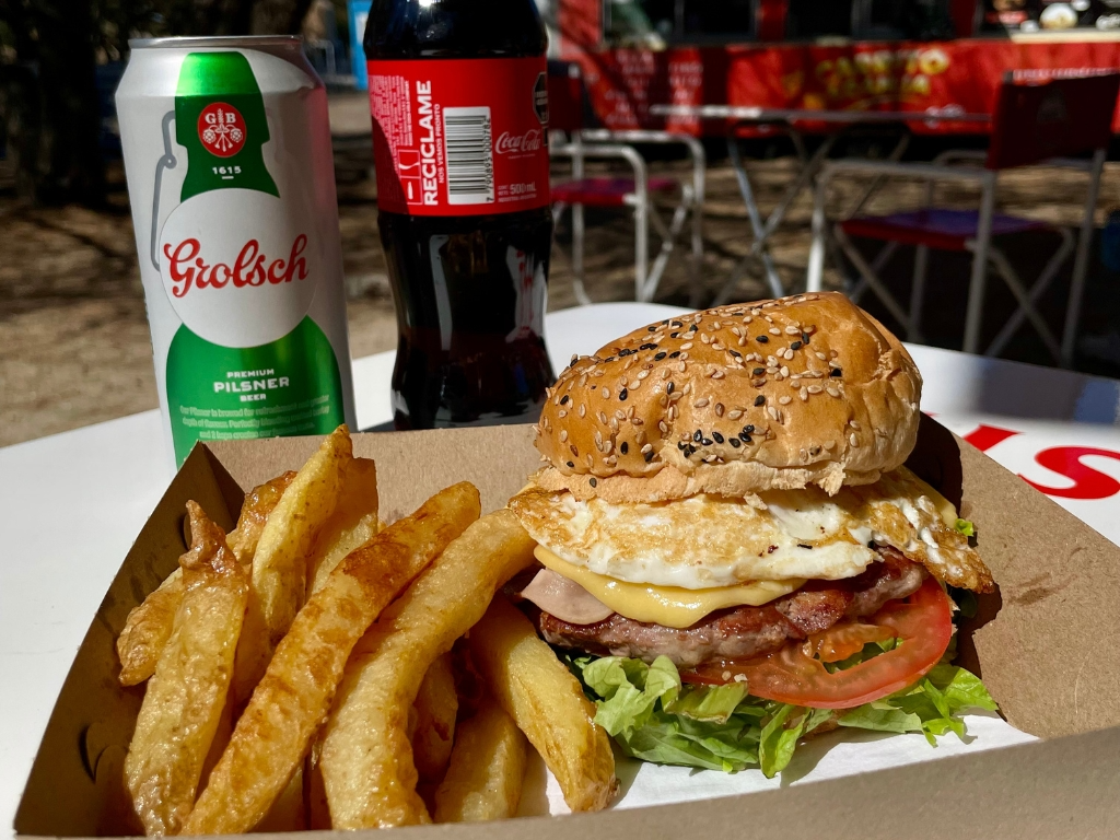 Combo Hamburguesa completa + papas + bebida a elección