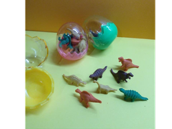 MINI DINOS EN HUEVO