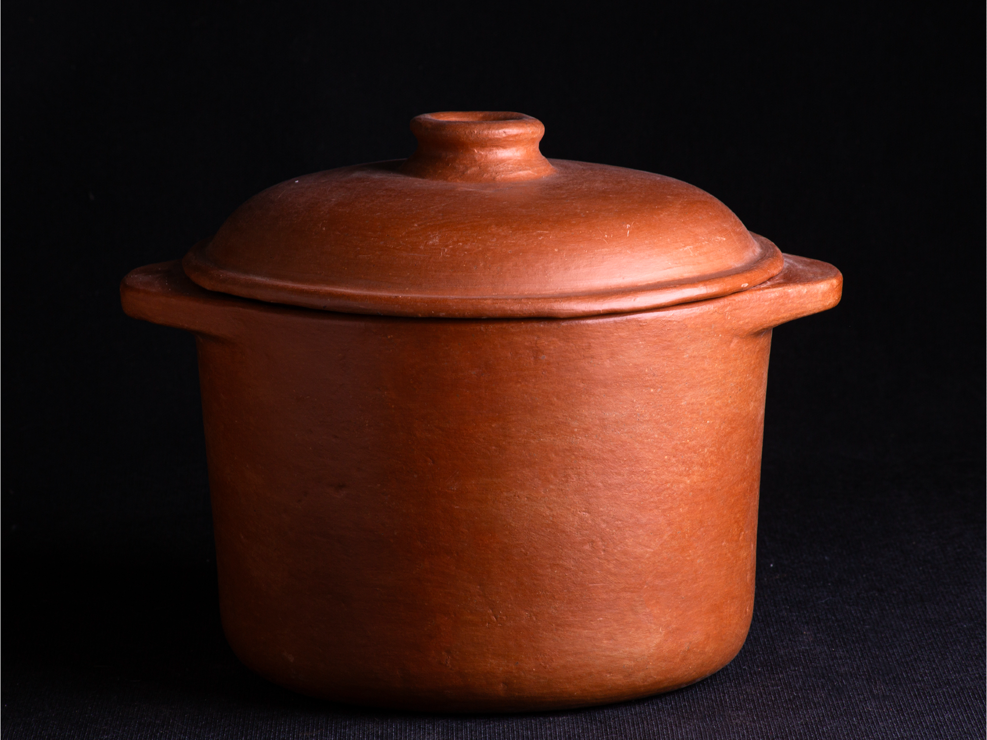 Olla Locrera chica con tapa y orejas