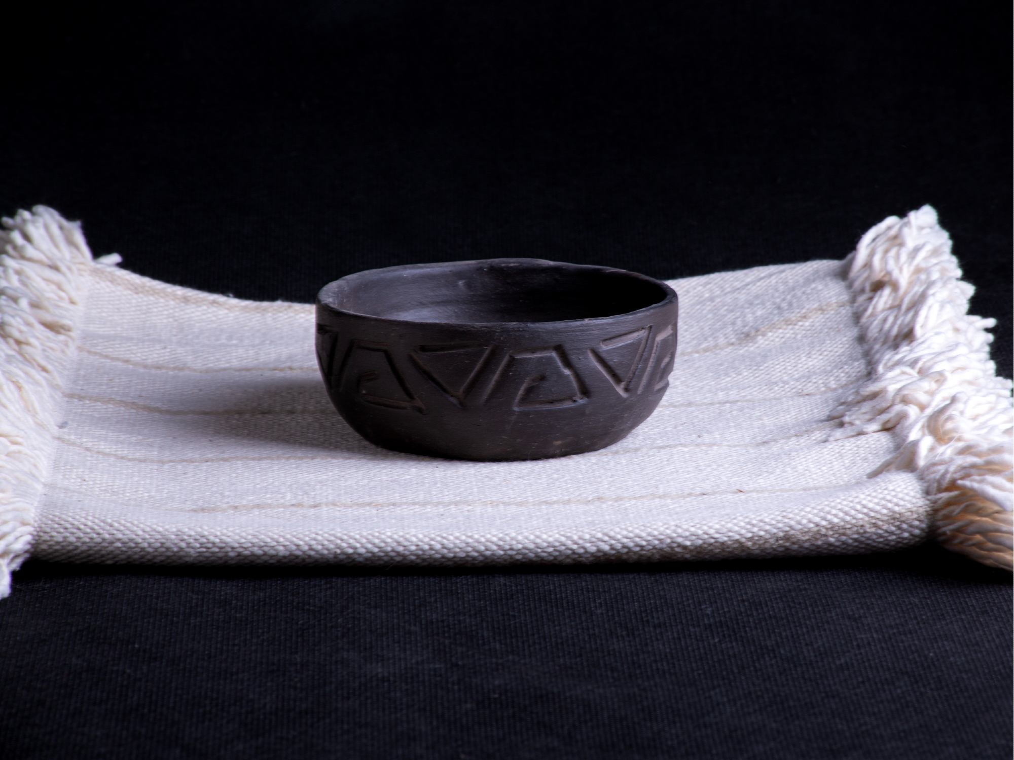 Cazuela  tallada Negra