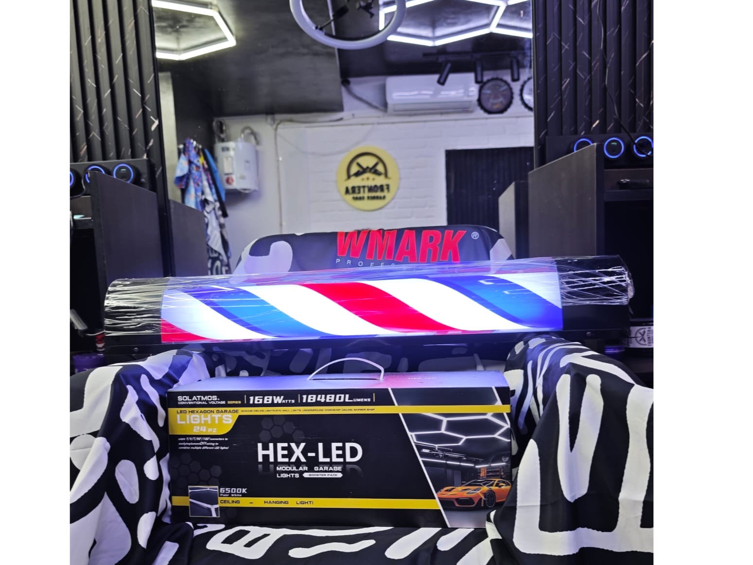 Panel luces led y polo barbero