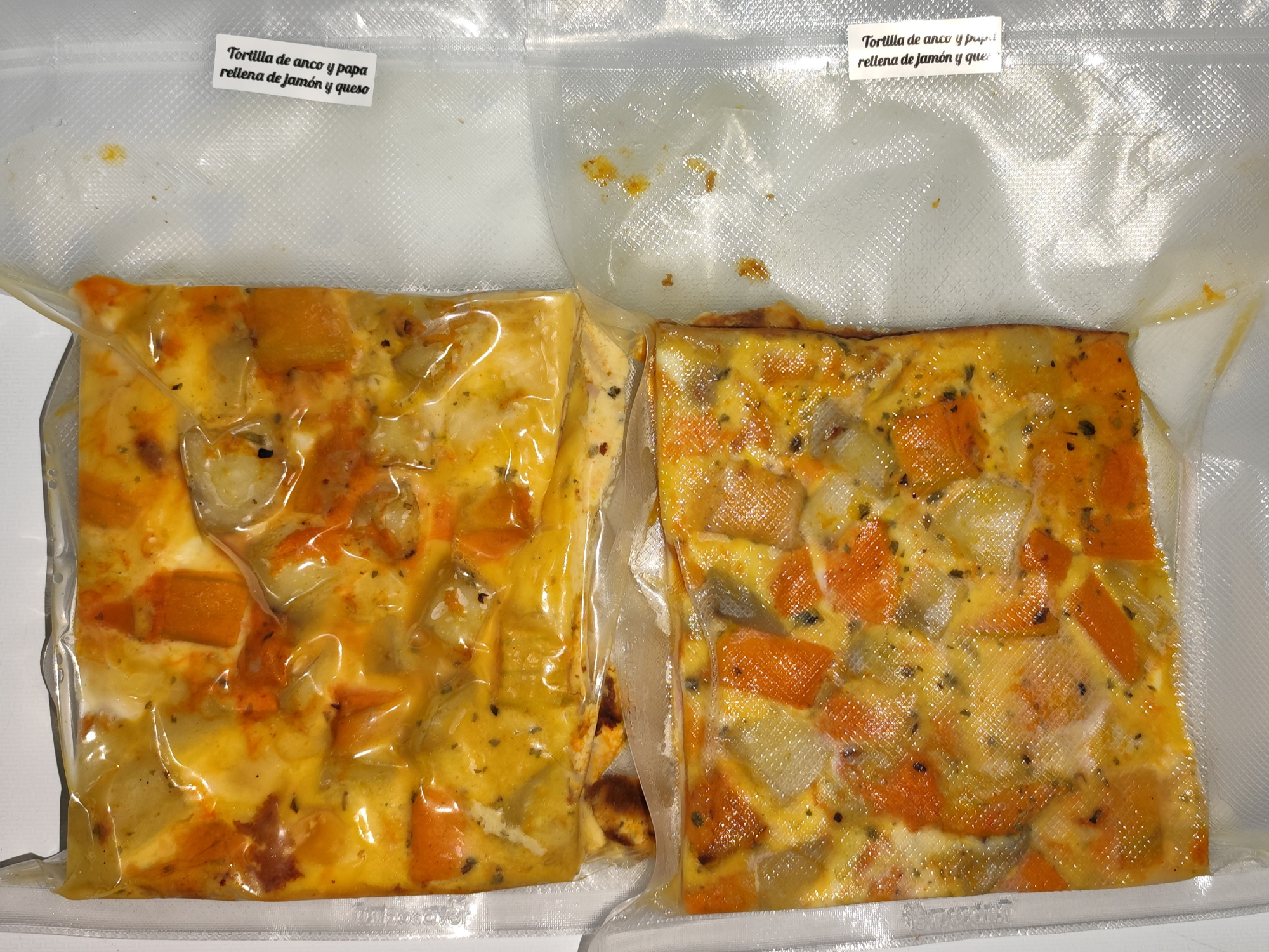 Tortilla de anco y papa rellena de jamón y queso