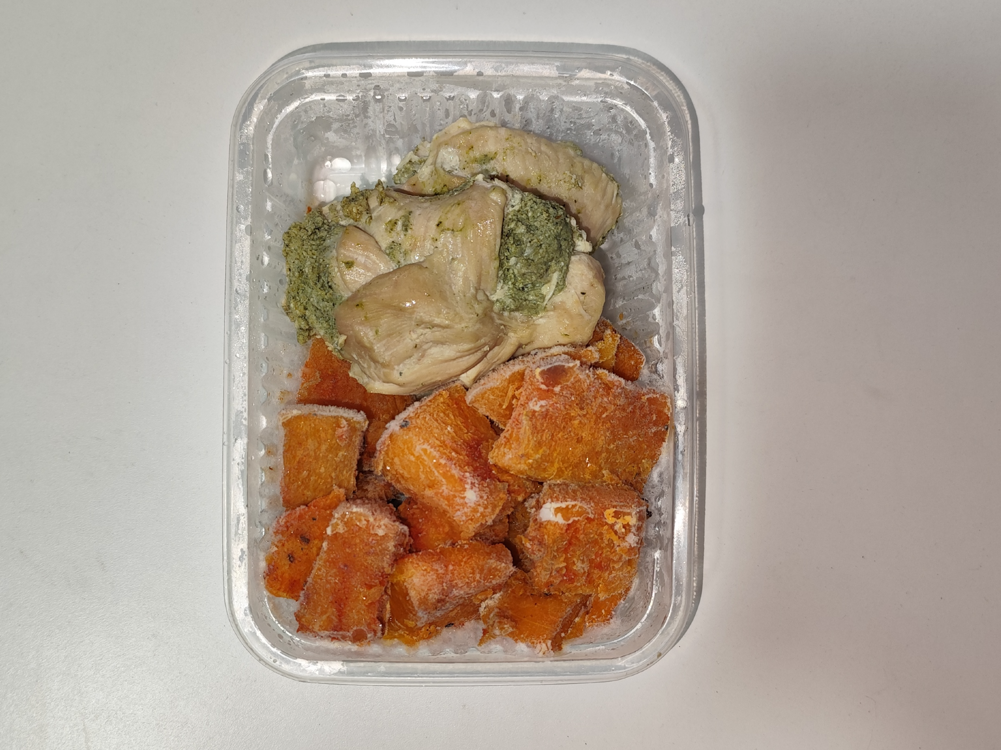 Pollo relleno con espinaca y ricota acompañado de calabaza al pimentón