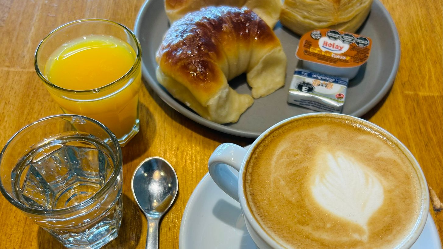 DESAYUNOS & MERIENDAS