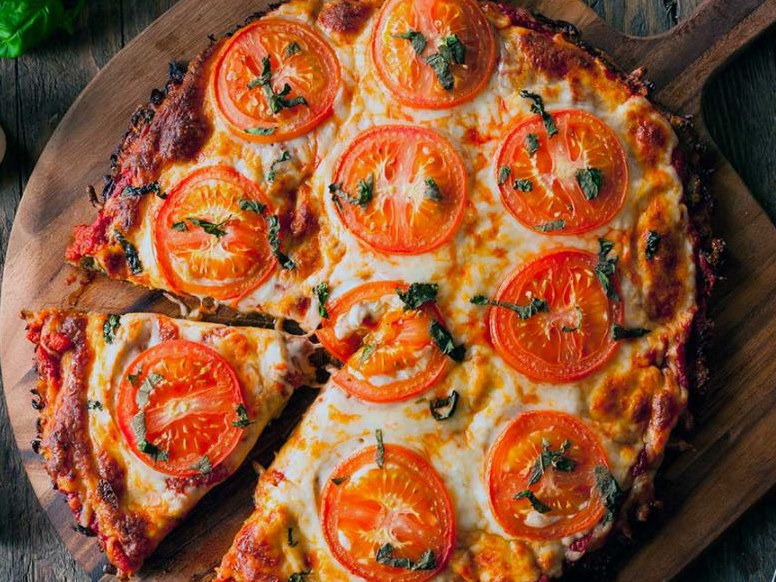 1 MUZARELLA + 1 PIZZA NAPOLITANA + 6 EMPANADAS (cod PR4)