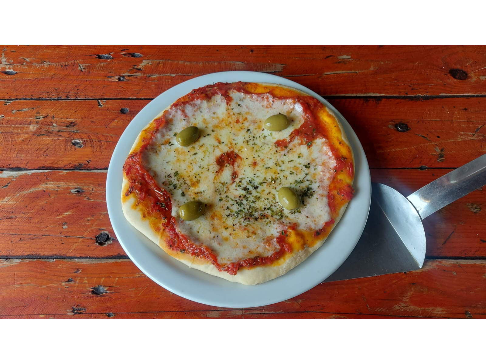 Pizza Muzarella a la piedra (cod PI700)