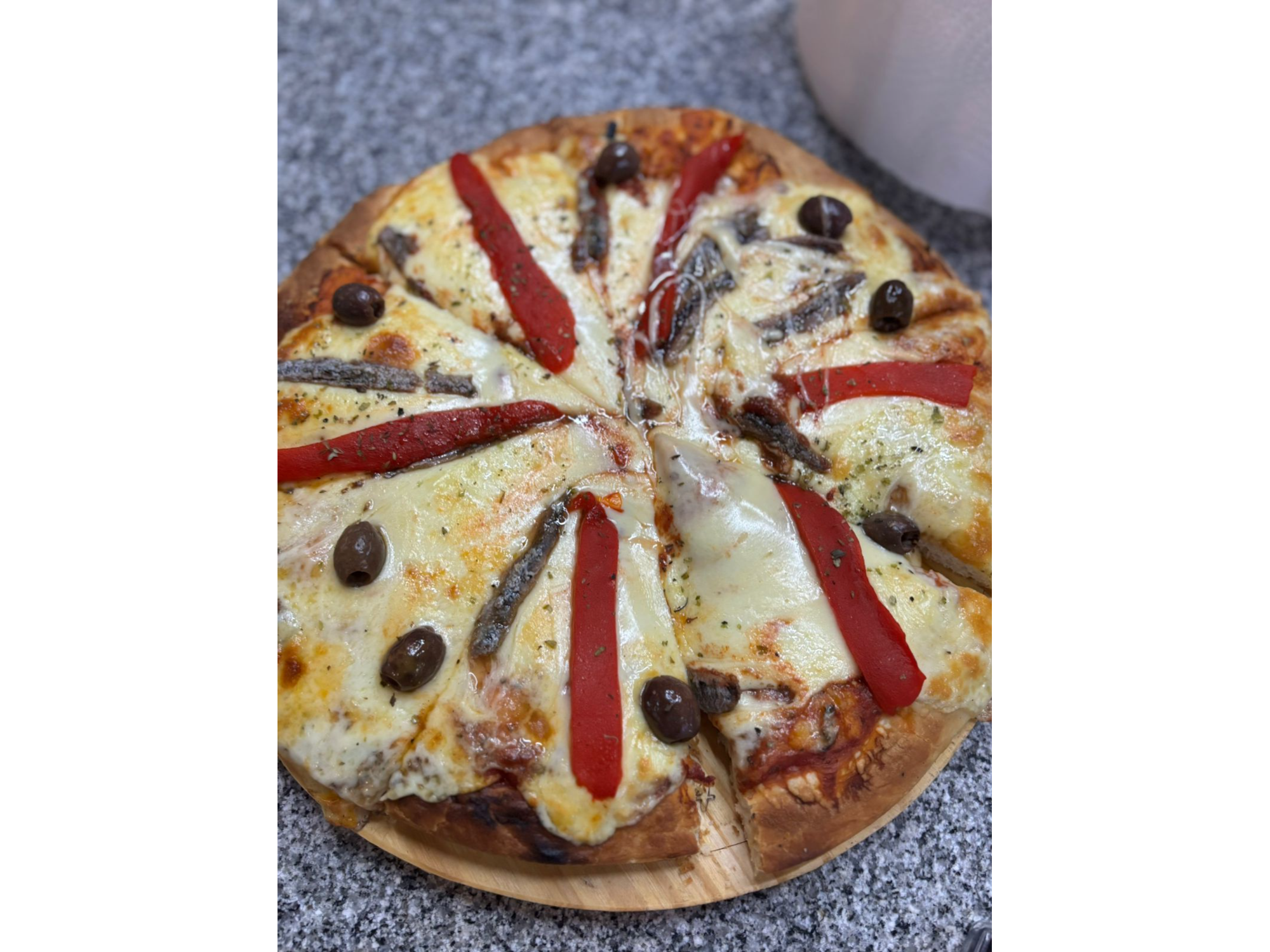 Pizza de Anchoas con Muzarella A LA PIEDRA