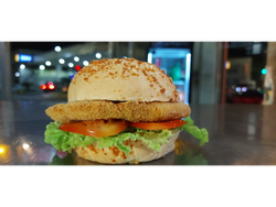 POLLO CROCANTE LECHUGA Y TOMATE  (cod 011)