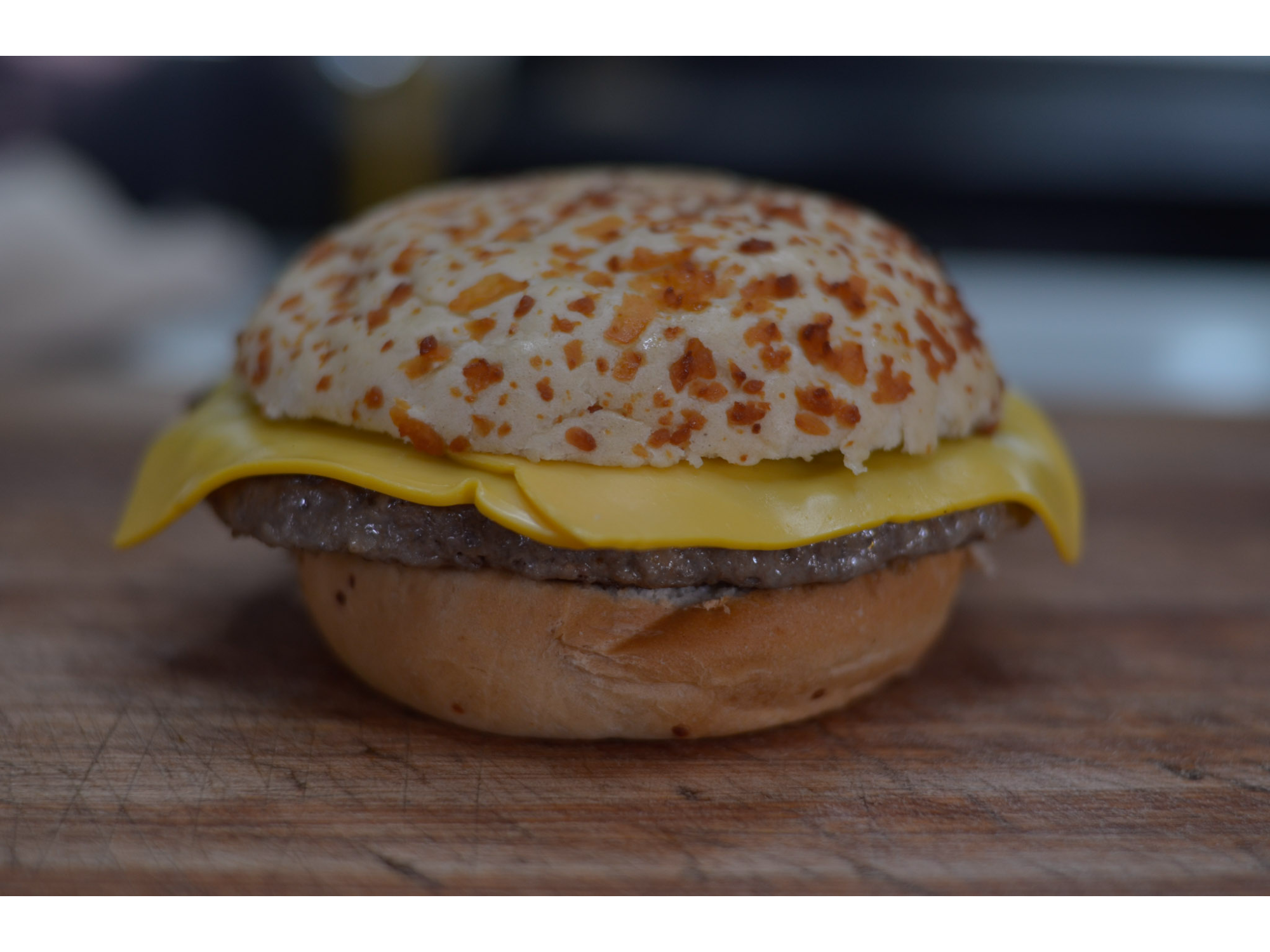 2 HAMBURGUESAS CON CHEDAR + PAPAS FRITAS (PR15)