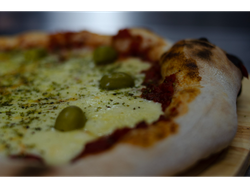 1 MUZZA  PIEDRA+ 6 EMPANADAS (PR13)