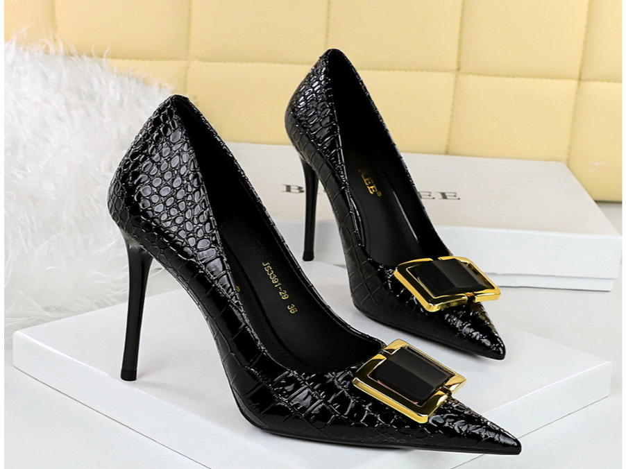 Zapatos de tacon alto estilizados  talle 39    24,5cm