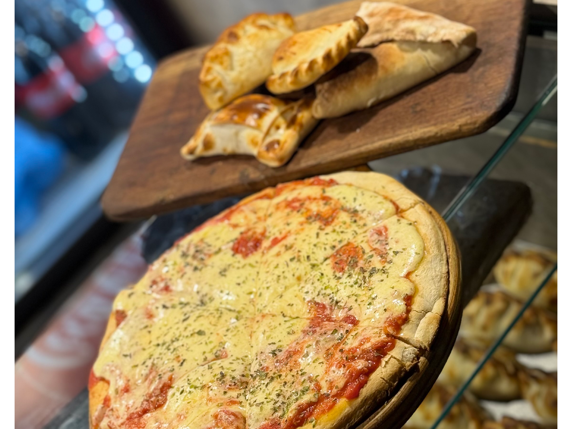 1 pizza + 6 Empanadas