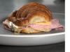 MEDIALUNA CON JAMON Y QUESO