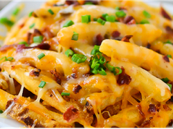 Papas fritas con Cheddar y bacon