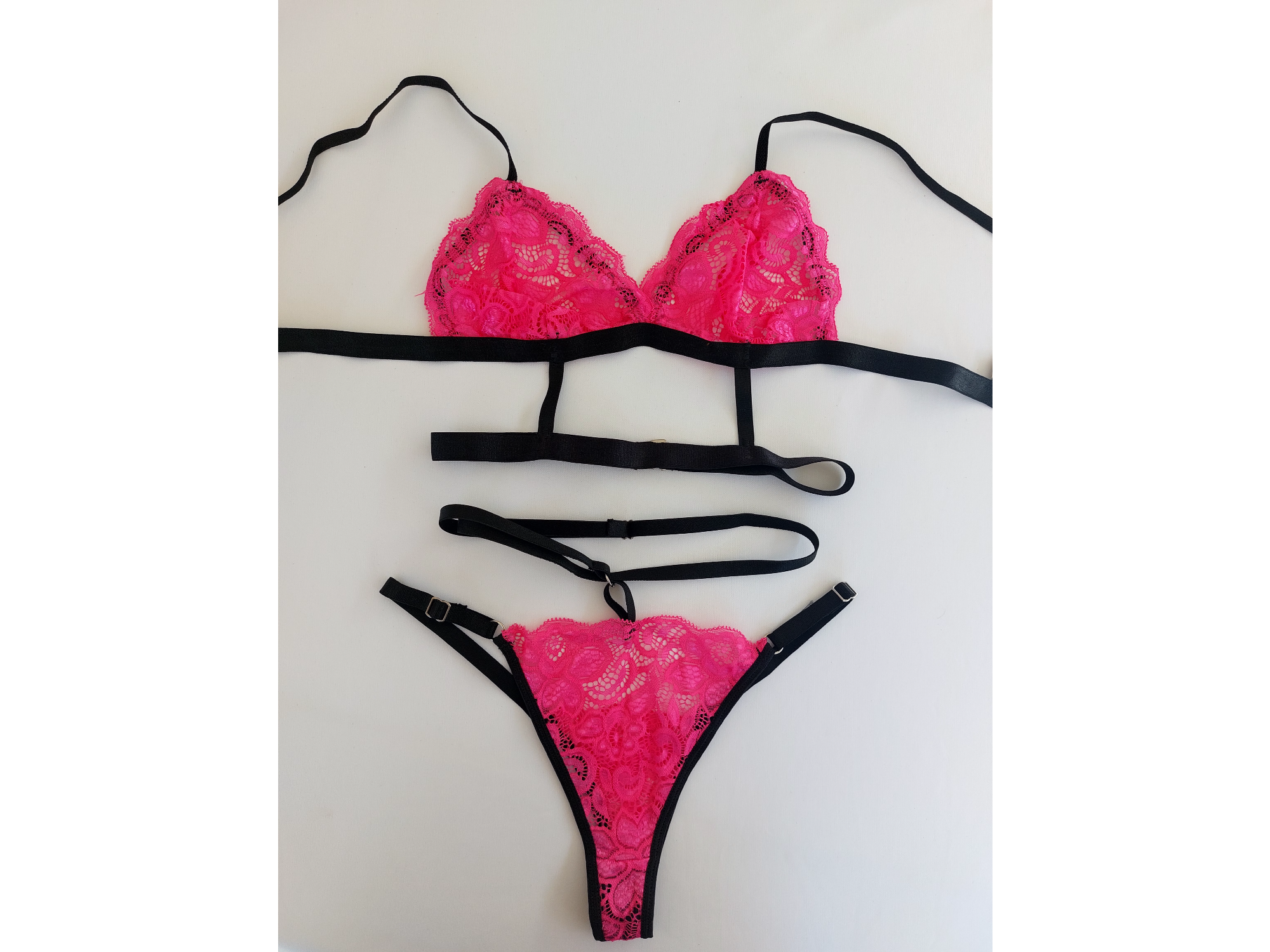Conjunto encaje fuxia
