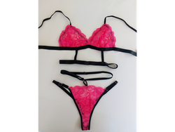 Conjunto encaje fuxia