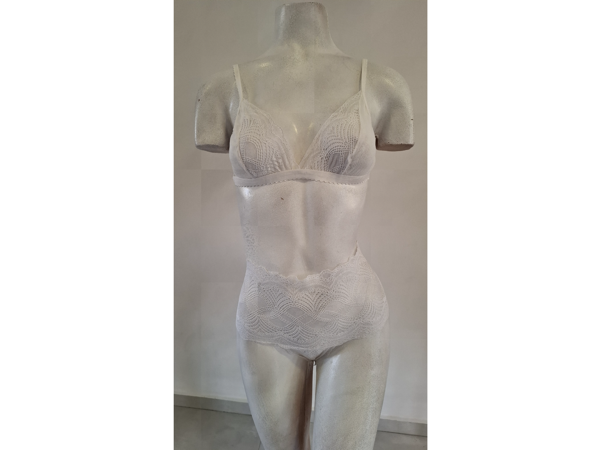 Conjunto culotte less, encaje blanco