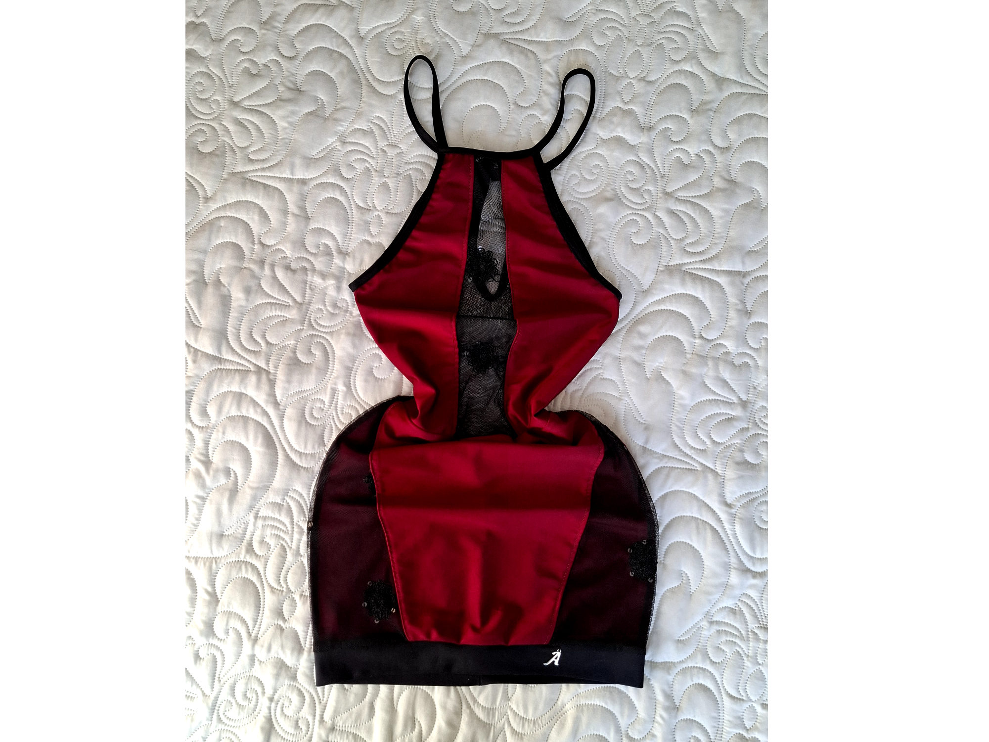 Vestido lycra y microtul bordó