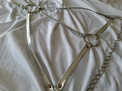 Arnés de pecho plateado