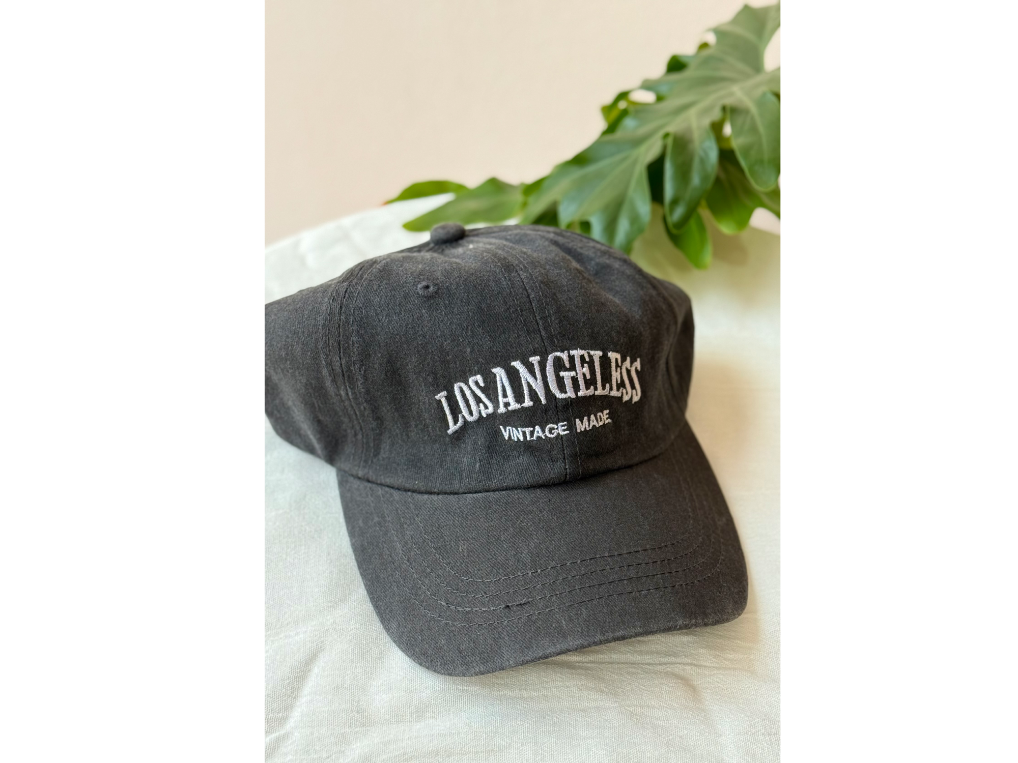 Gris desgastada y bordado