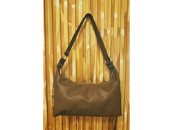 Cartera con tira regulable
