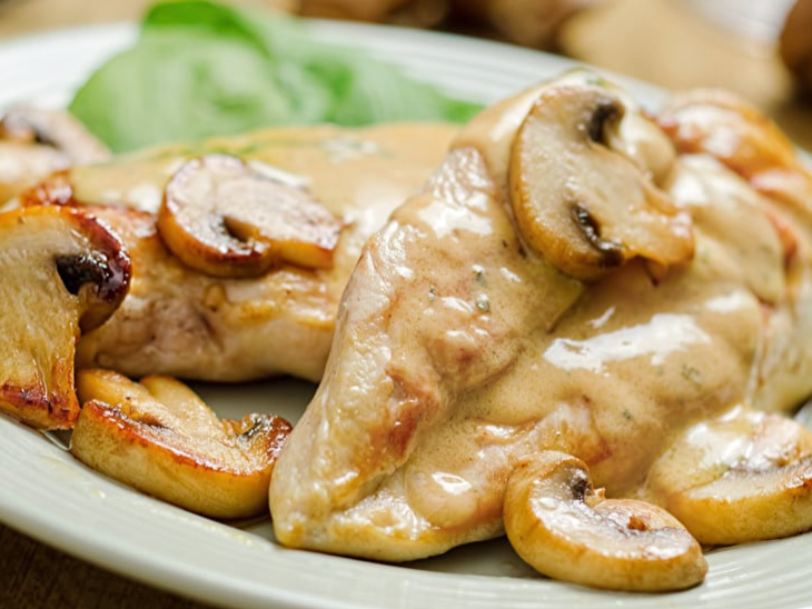 Pollo al champiñón