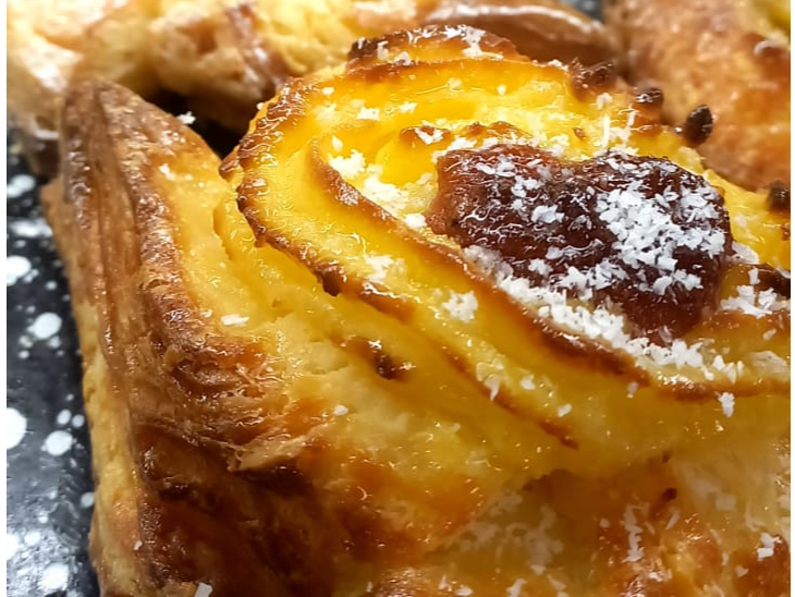 FACTURA DE CREMA PASTELERA Y MEMBRILLO