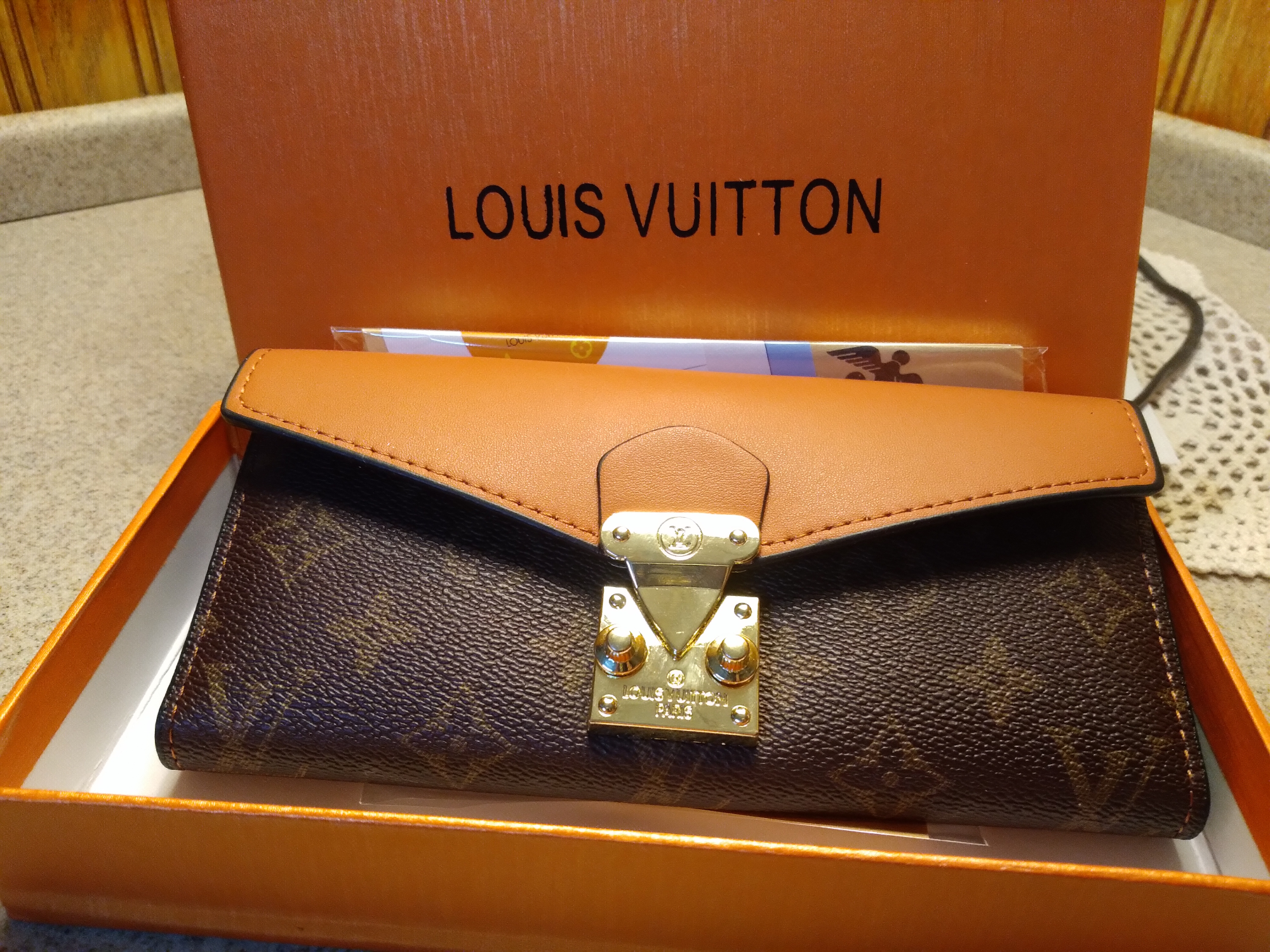 Billetera LV Premium,  calidad espejo.