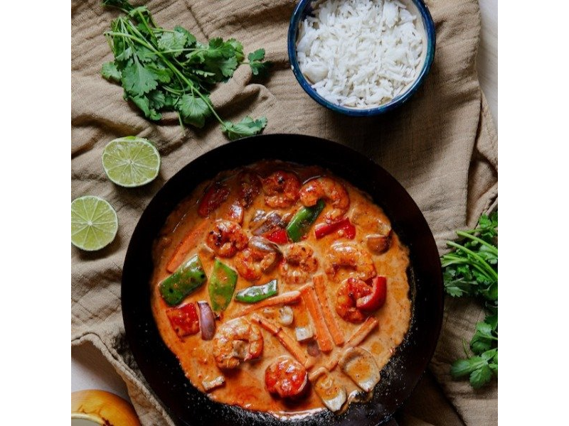 Curry rojo de langostinos y arroz basmati