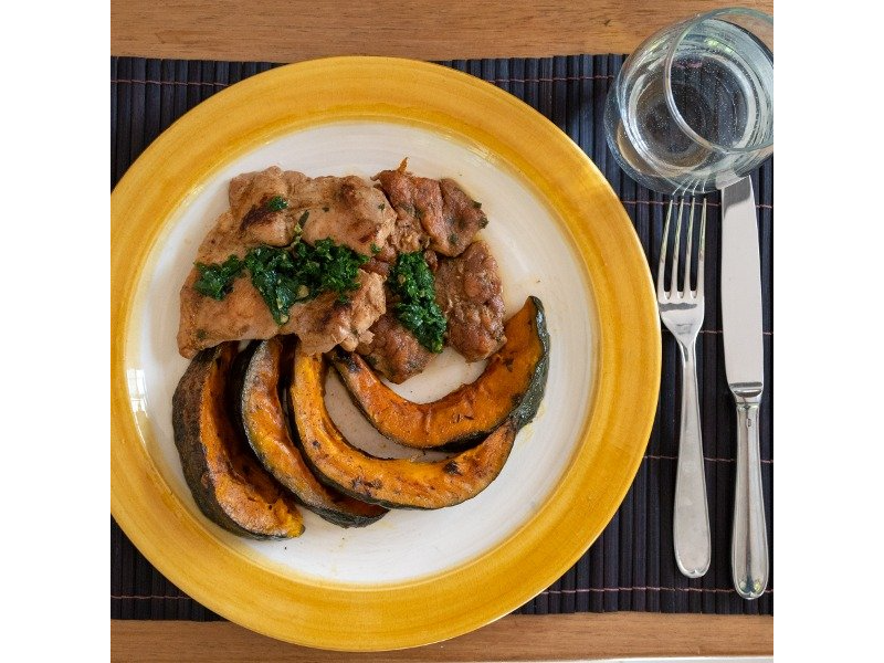 Pata muslo con calabazas asadas