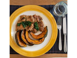 Pata muslo con calabazas asadas