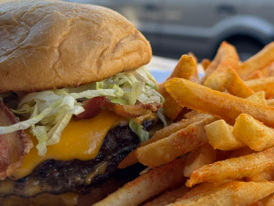 EMILYS  + PAPAS FRITAS